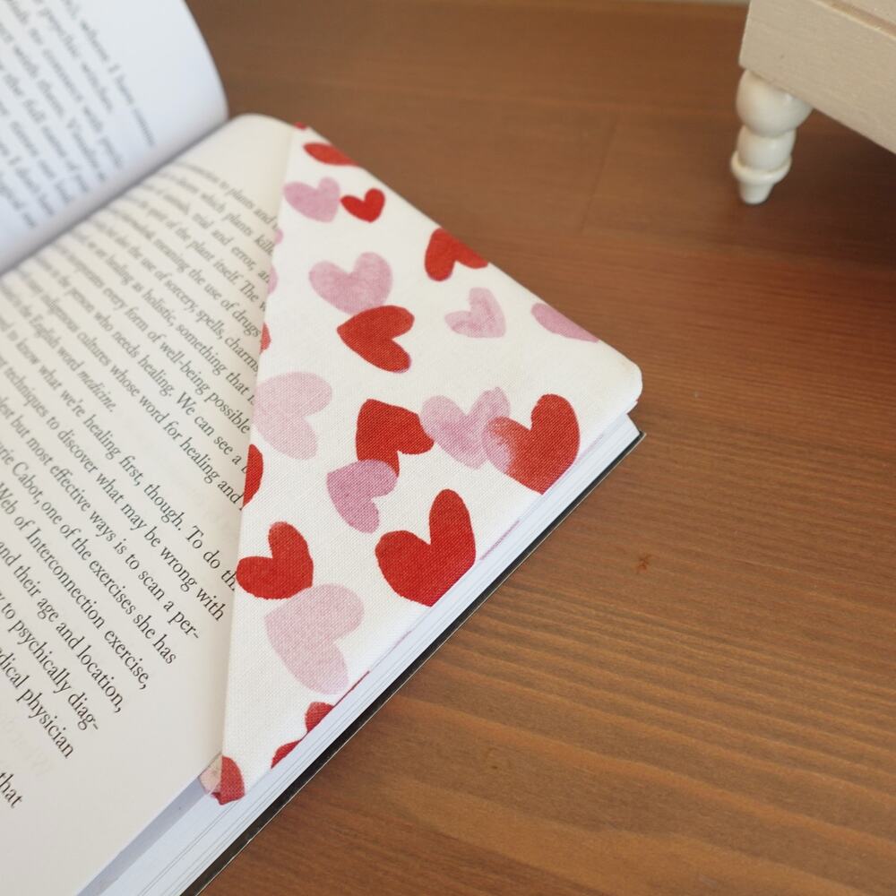 Valentine hearts / Love / Fabric corner bookmarker set of 3